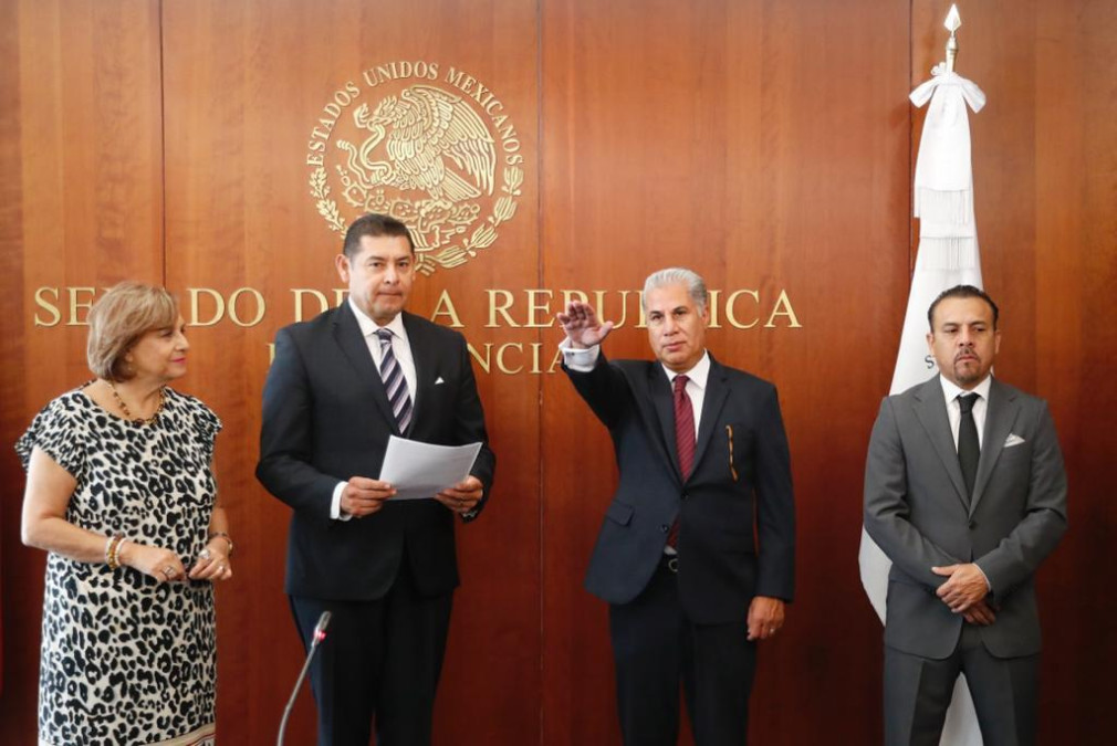 Alejandro Rojas Díaz Durán rinde protesta como senador suplente de Monreal