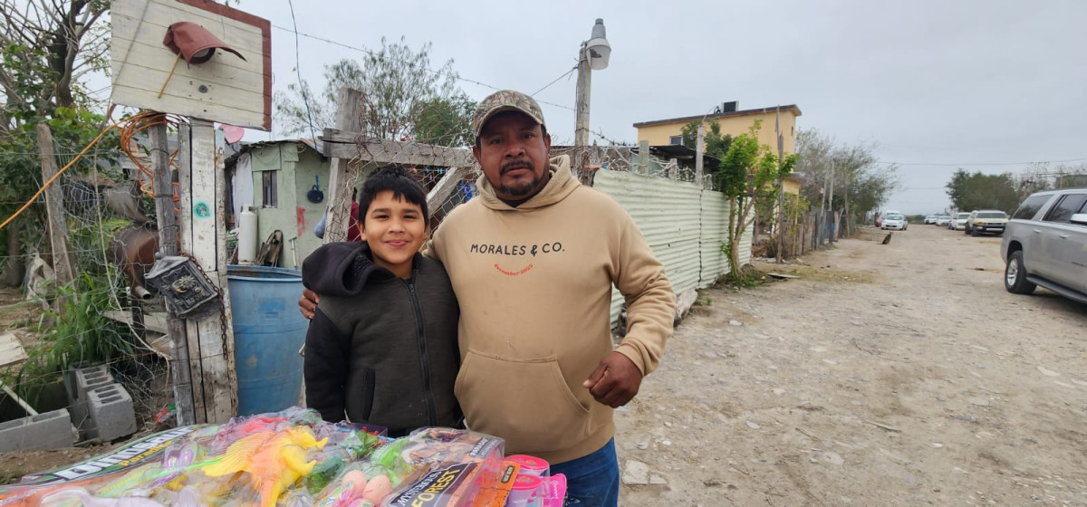 'Carlos Peña Ortiz nos trajo Roscas, cobijas y nos puso nuevas lámparas' Sra. Melissa