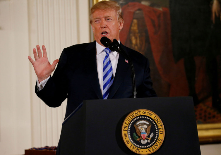 Busca Trump eliminación de barreras aduaneras con UE