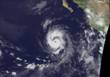 Tormenta tropical Irwin se intensifica a huracán categoría 1