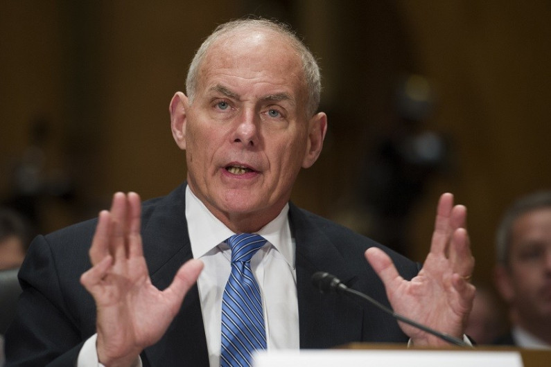 Kelly descarta deportaciones masivas de inmigrantes